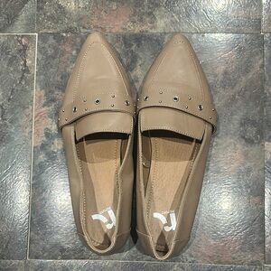 Report Tan Flats with Comfort Design